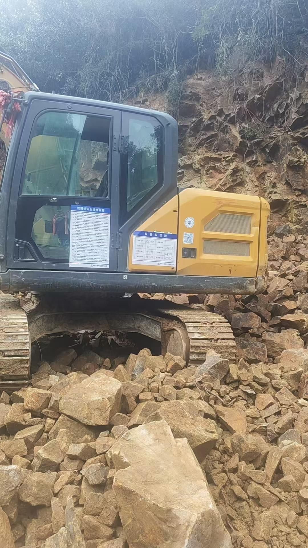 Buy XCMG XE135B Used Excavator / 2