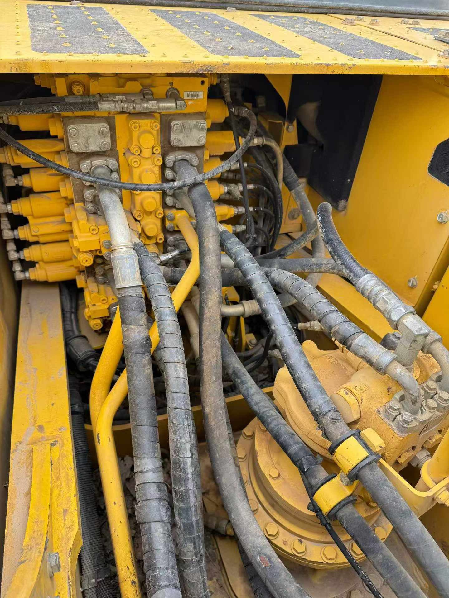 Buy Komatsu HB215LC-1 Used Excavator / 3