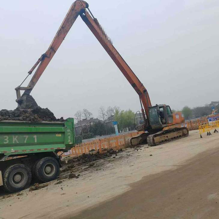 Buy Hitachi EX270-6 Used Excavator / 1