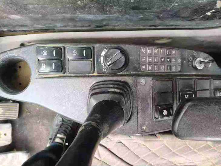 Buy Volvo L250G Used Excavator / 1