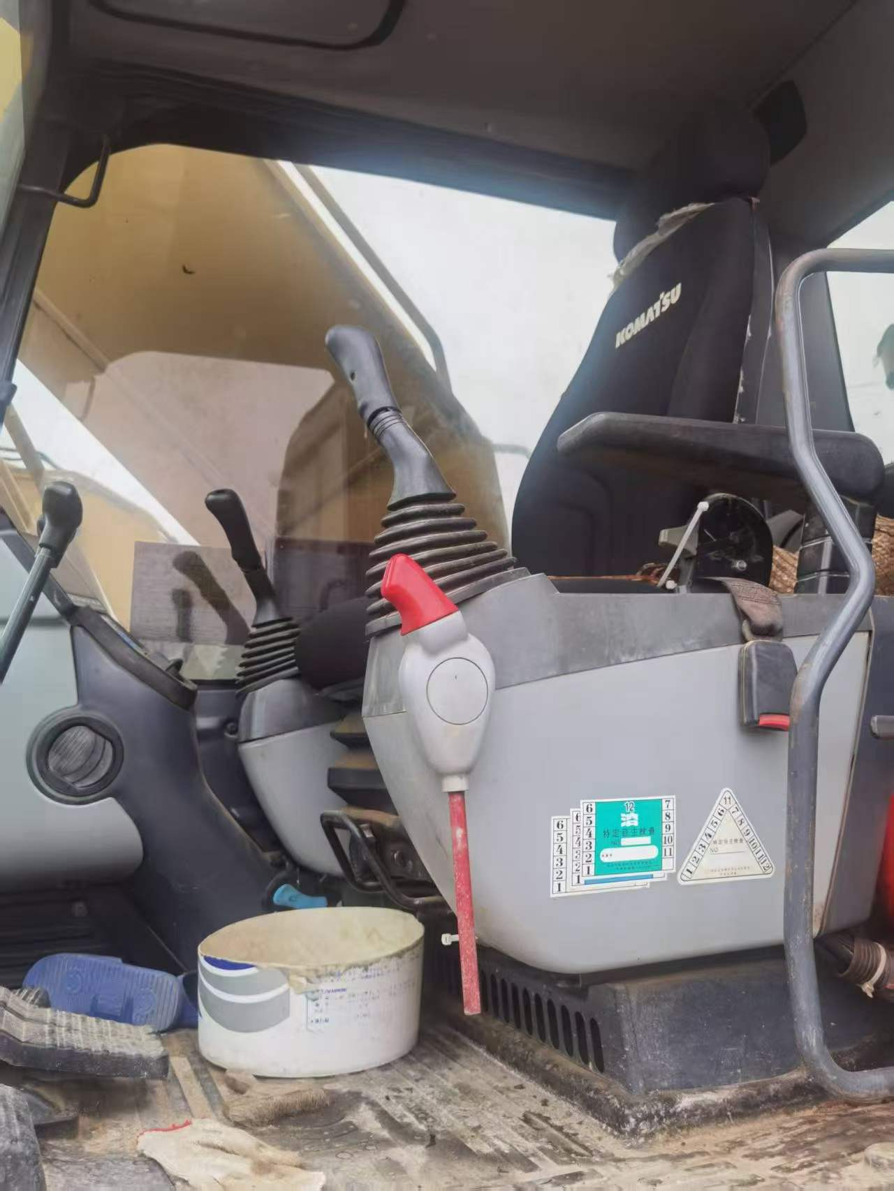 Buy Komatsu PC220-8 Used Excavator / 7