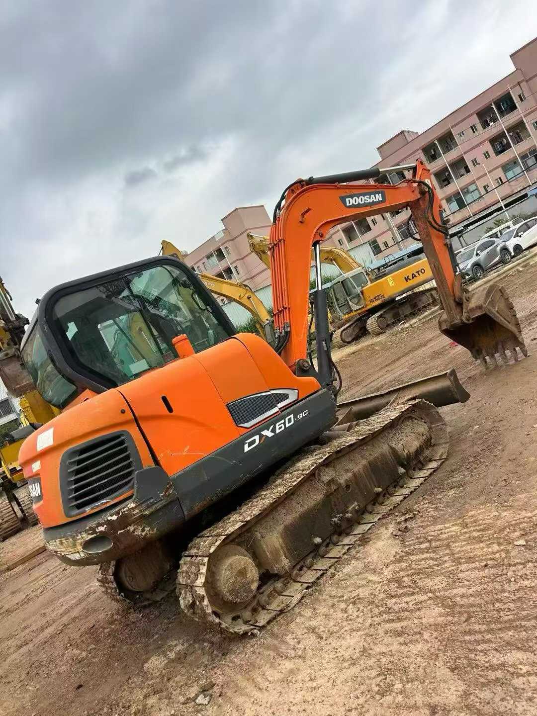 Buy Doosan DH60 Used Excavator / 3