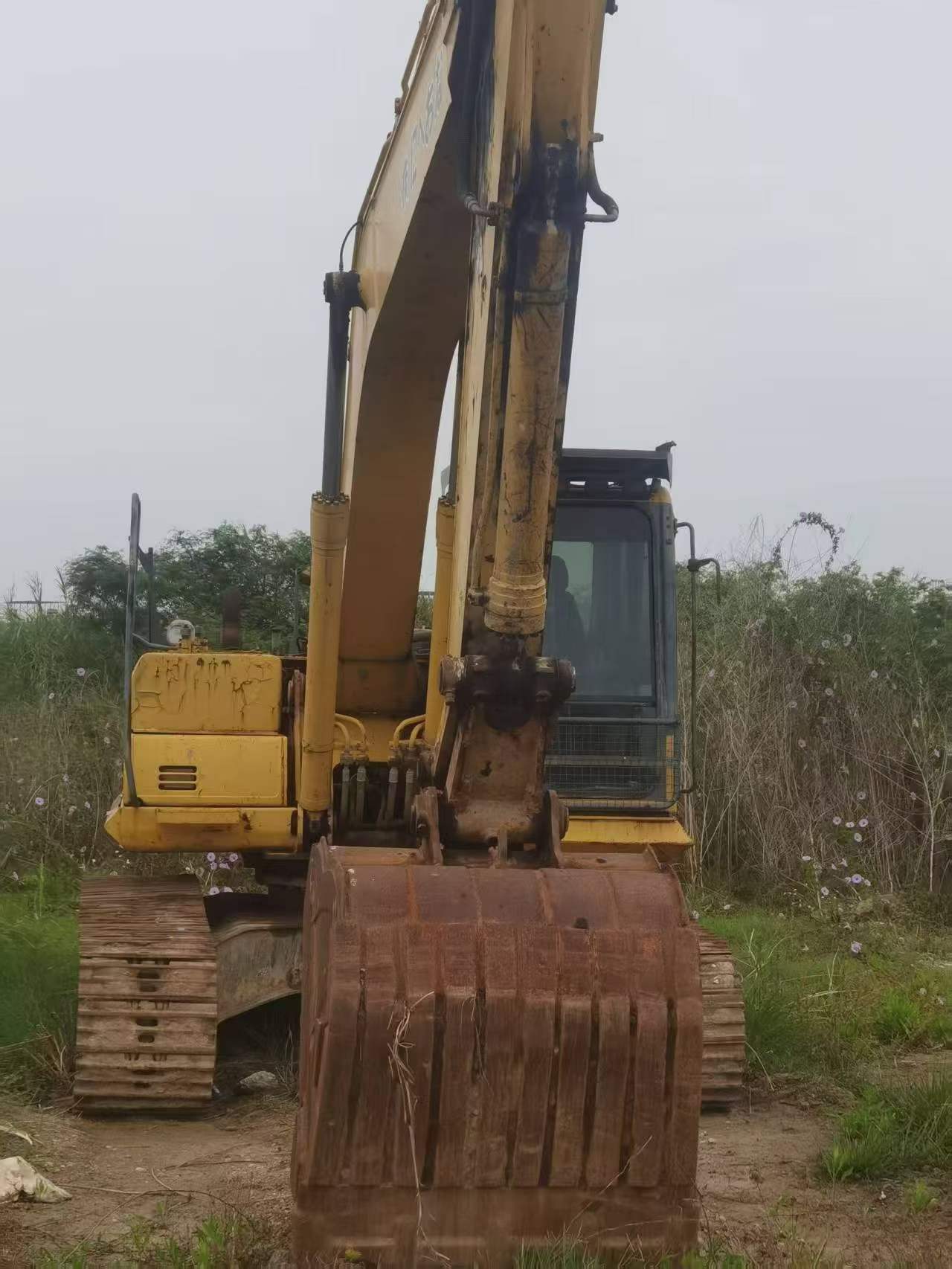 Buy Komatsu PC220-8 Used Excavator / 3