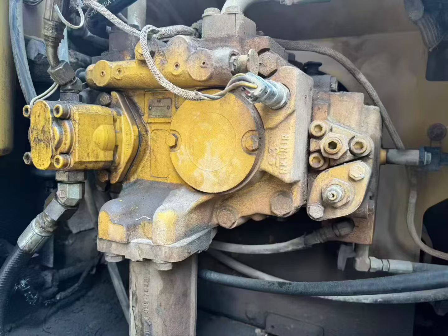 Buy Caterpillar 323 Used Excavator / 6