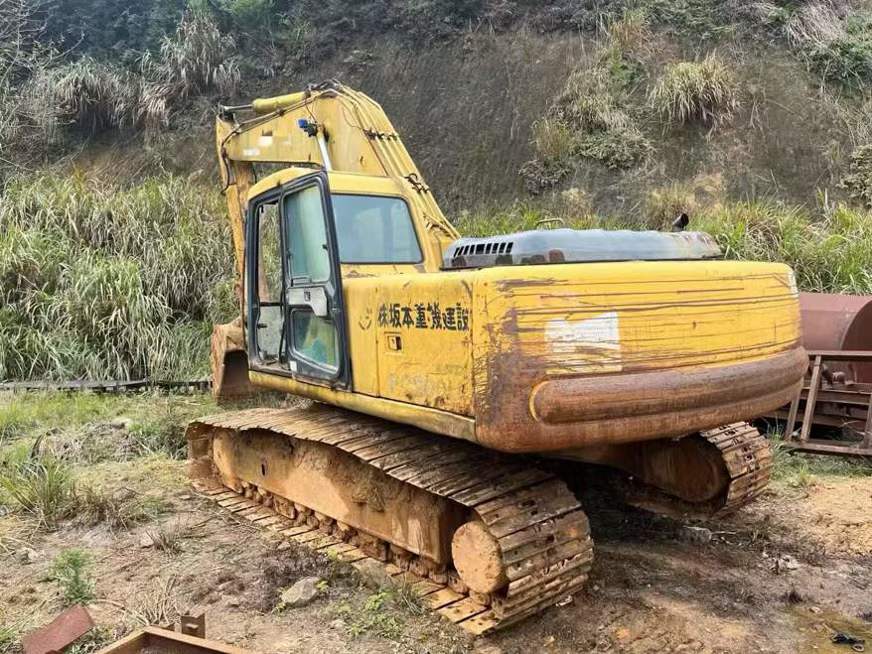 Buy Komatsu PC200-6E Used Excavator / 2
