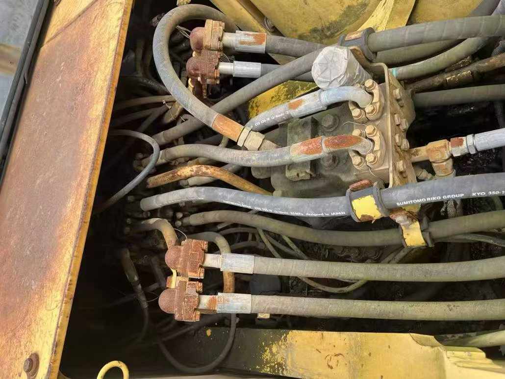 Buy Komatsu PC200-6E Used Excavator / 8