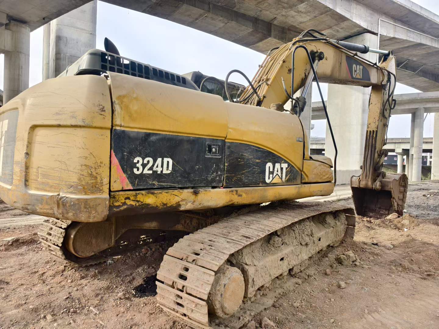 Buy Caterpillar 324D Used Excavator / 4