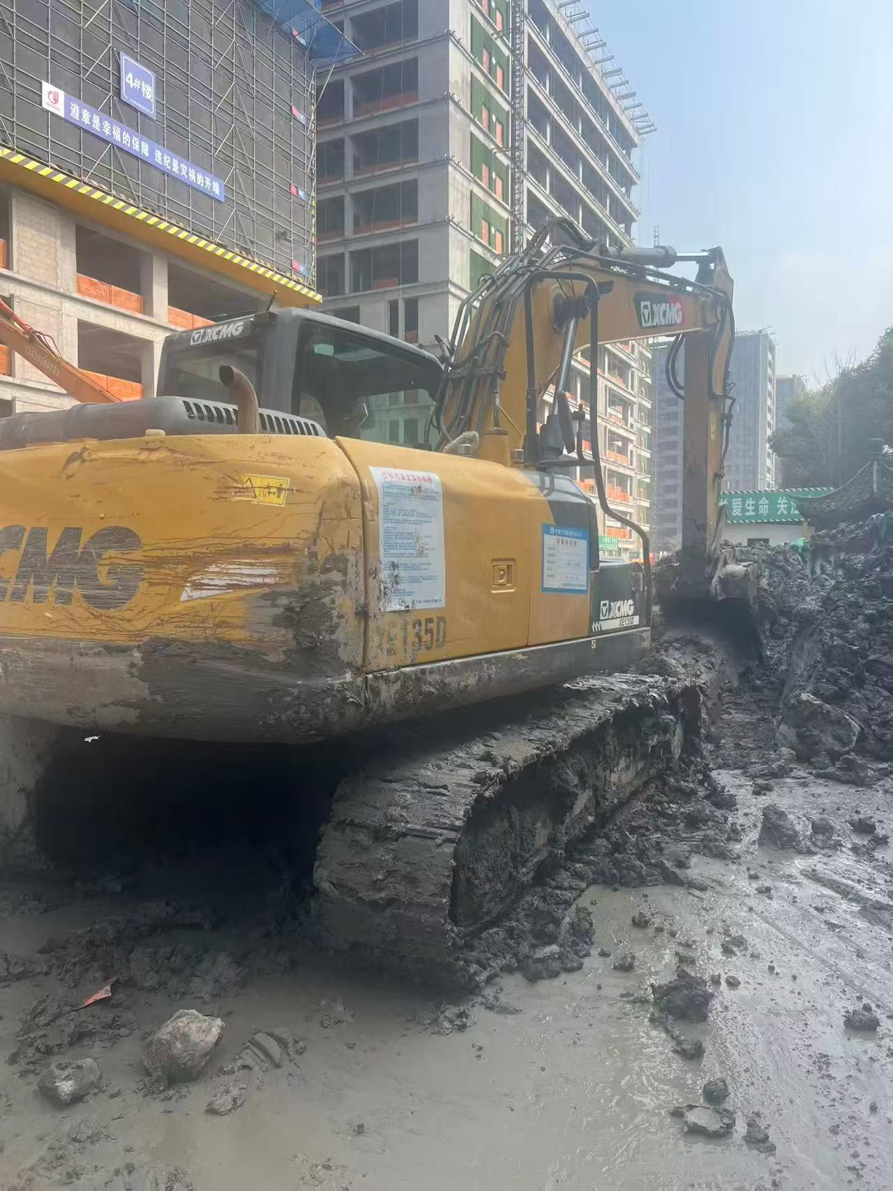 Buy XCMG XE135B Used Excavator / 4