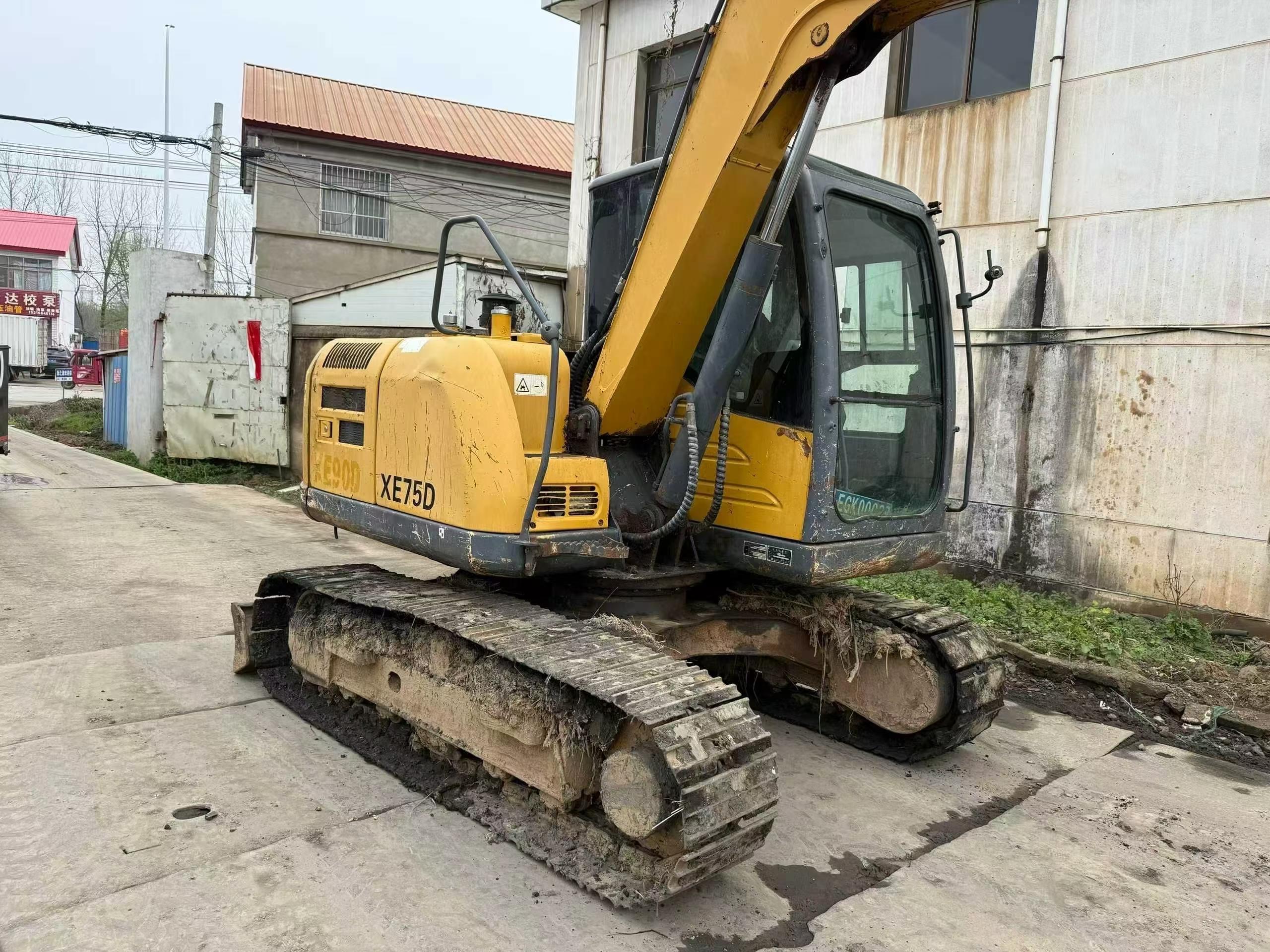 Buy XCMG XE75C Used Excavator / 3