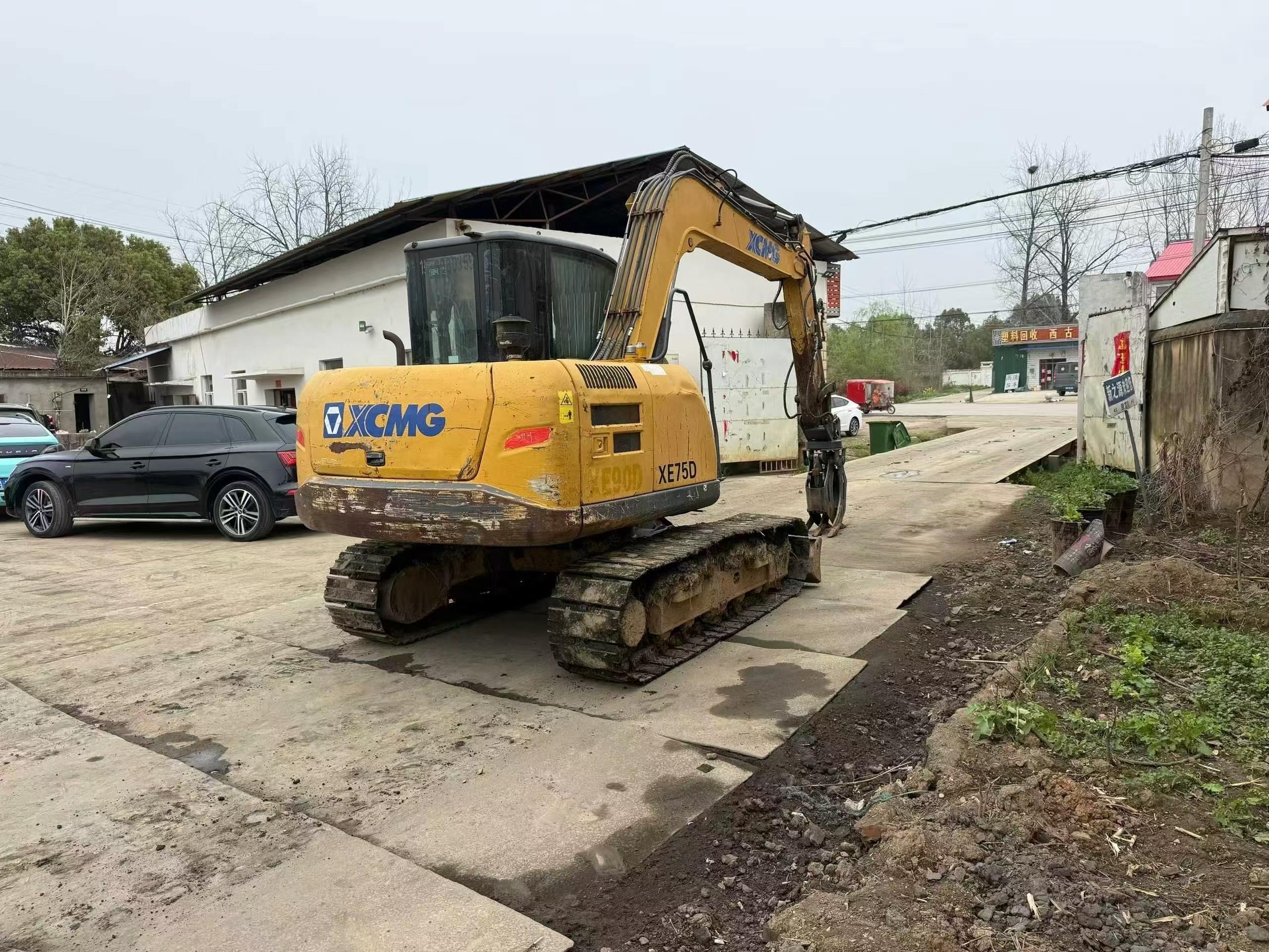 Buy XCMG XE75C Used Excavator / 4