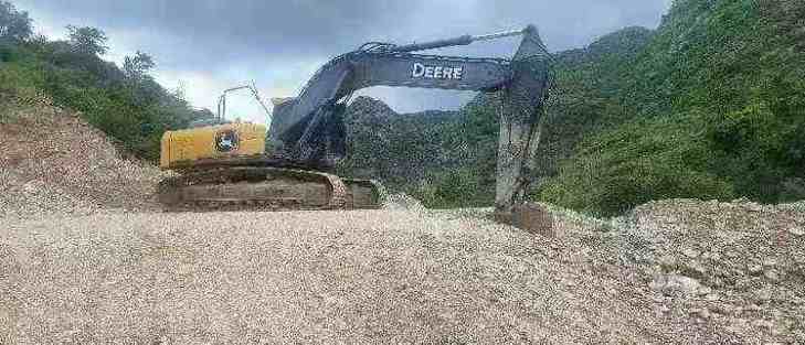 Buy JohnDeere E260LC Used Excavator / 1