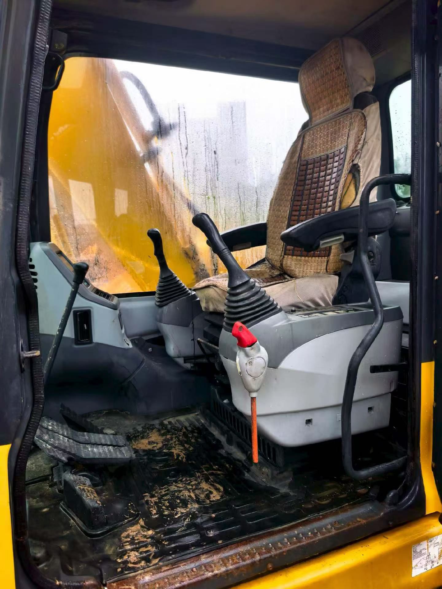 Buy Komatsu PC130-7 Used Excavator / 4