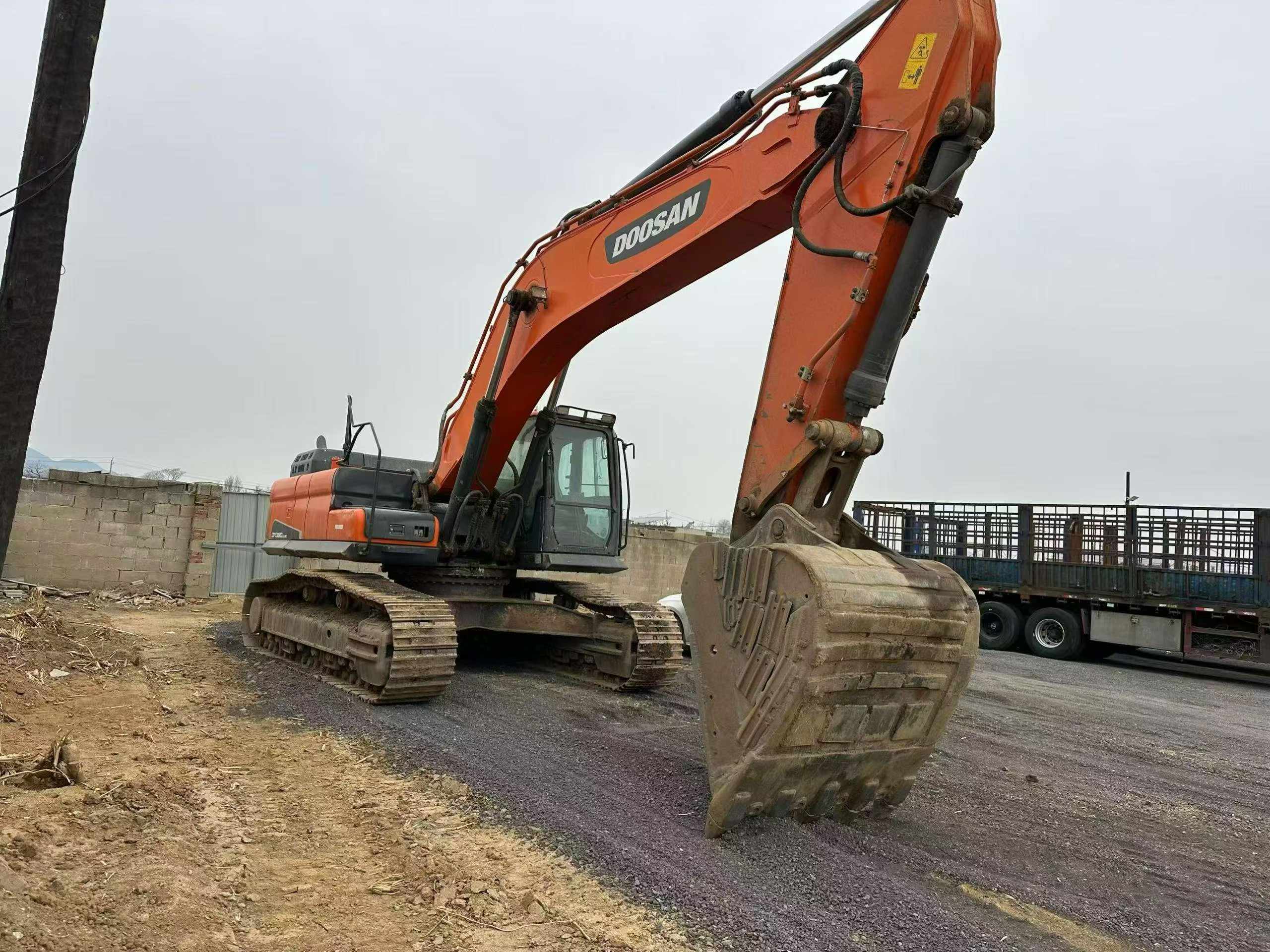 Buy Doosan DX380LC-5 Used Excavator / 2
