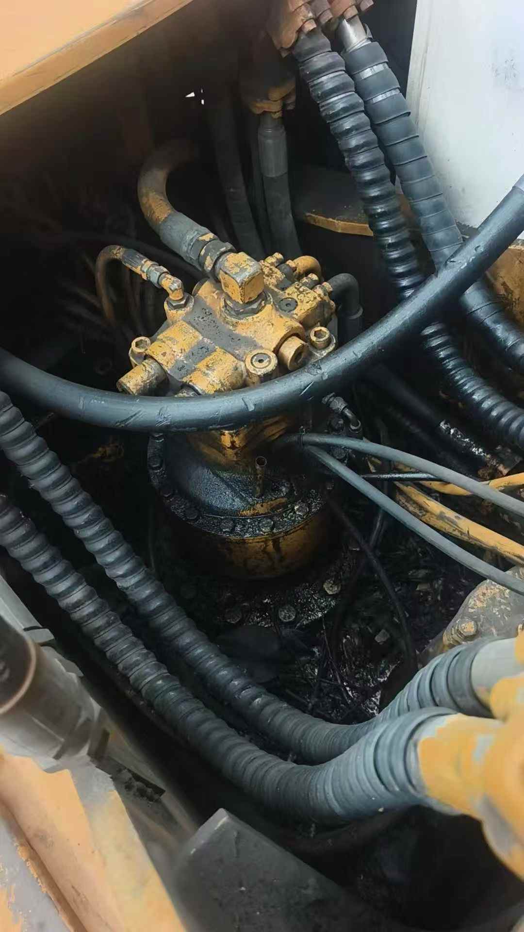 Buy Hyundai R200-5 Used Excavator / 5