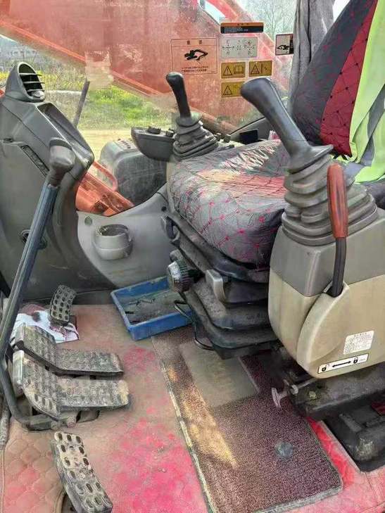 Buy Hitachi ZX200-5G Used Excavator / 1