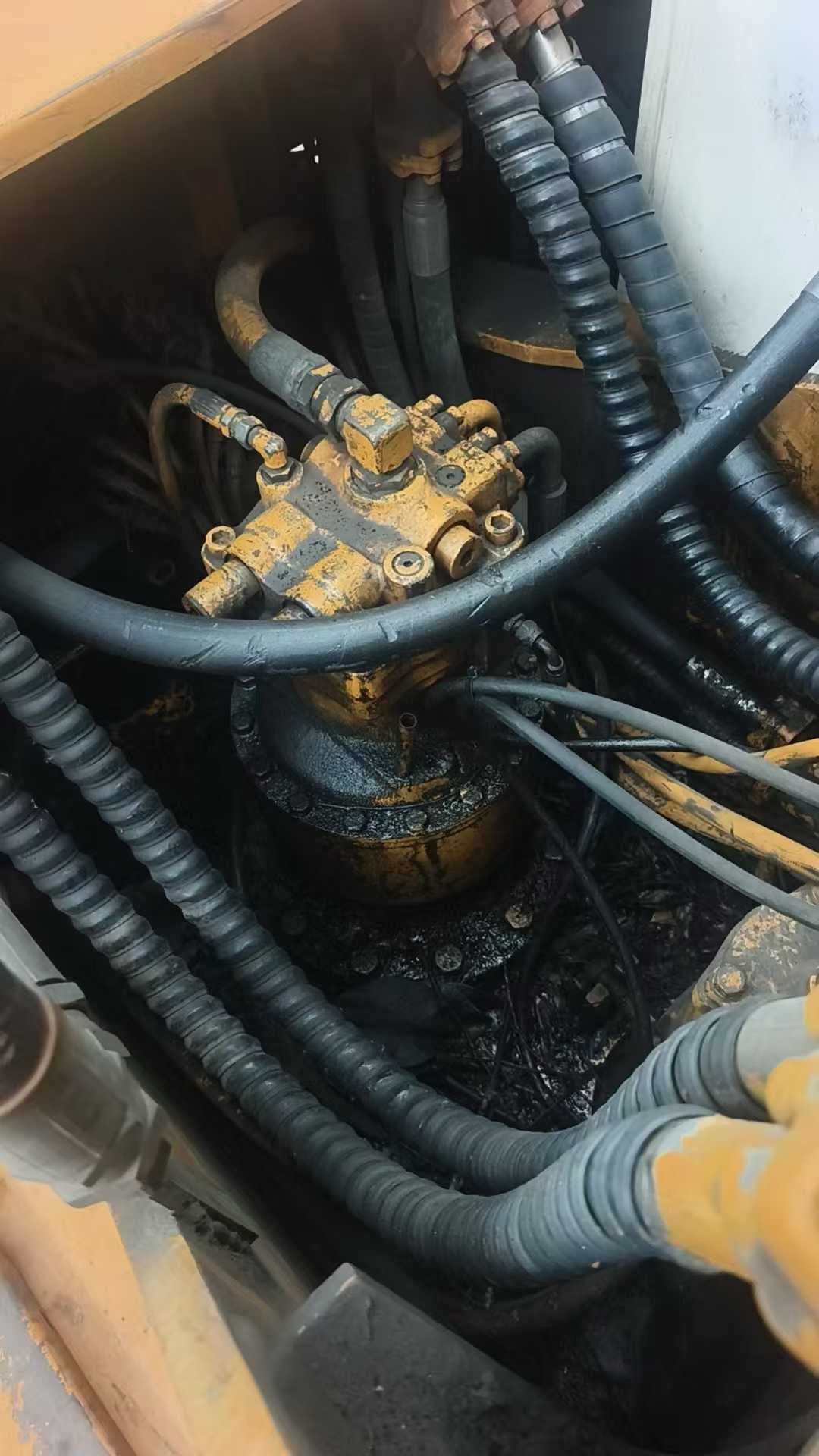 Buy Hyundai R200-5 Used Excavator / 5