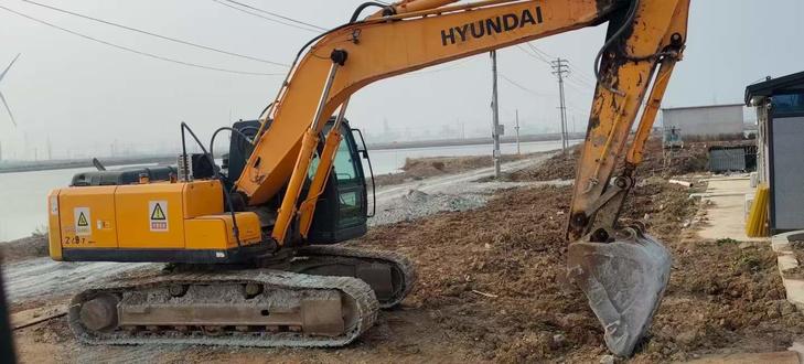 Buy Hyundai R215-7 Used Excavator / 1