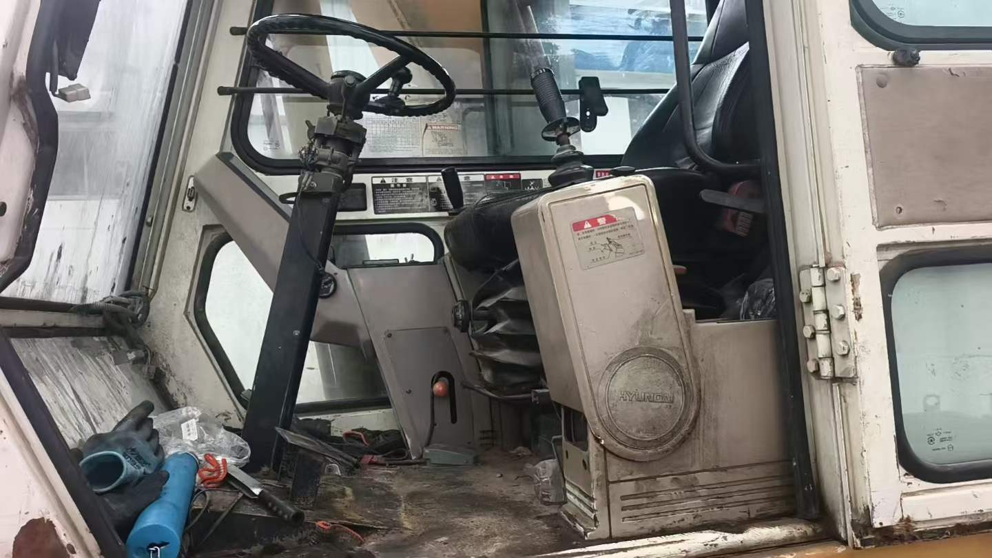 Buy Hyundai R200-5 Used Excavator / 2