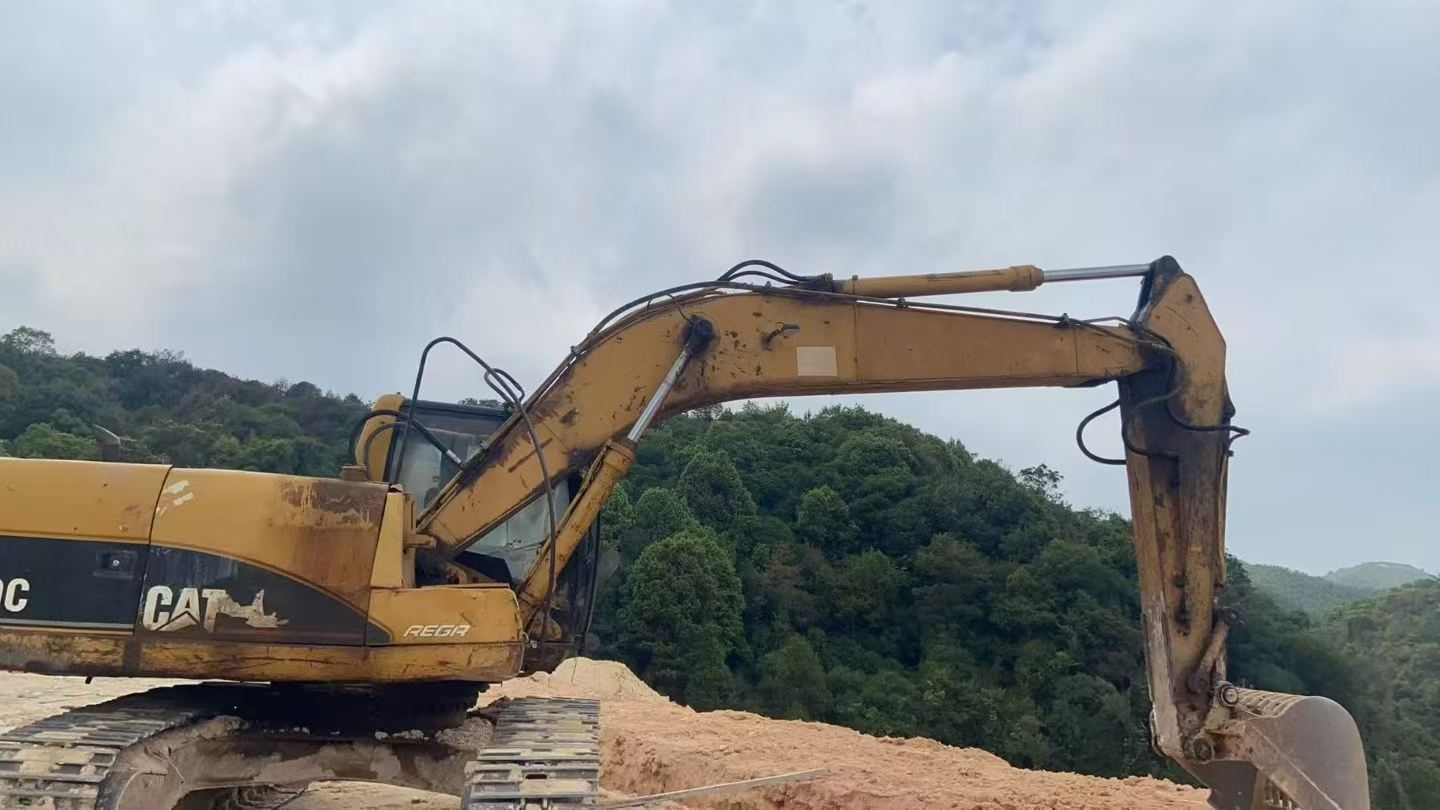 Buy Caterpillar 320C Used Excavator / 9