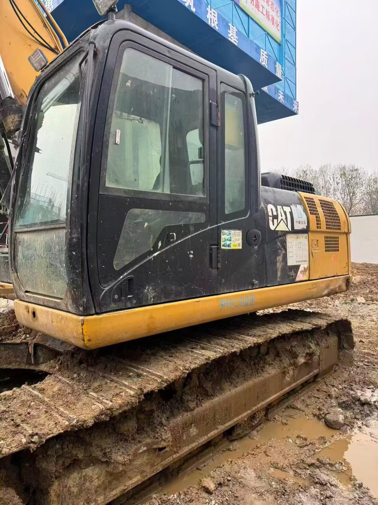 Buy Caterpillar 323 Used Excavator / 4