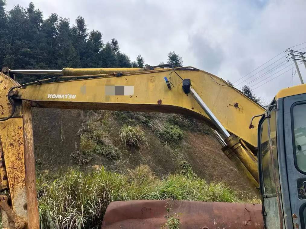 Buy Komatsu PC200-6E Used Excavator / 3