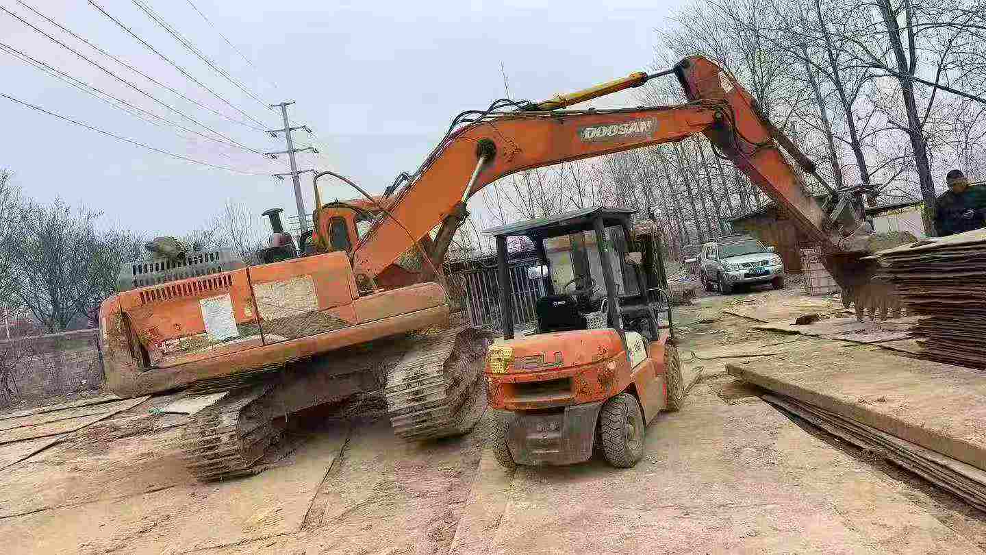Buy Doosan DH215-9 Used Excavator / 4