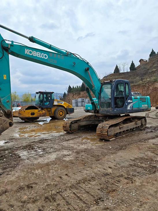 Buy Kobelco SK260 Used Excavator / 1
