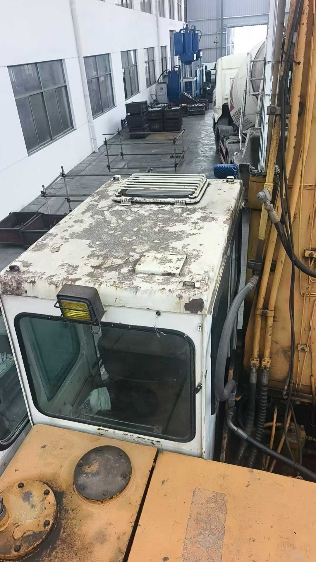 Buy Hyundai R200-5 Used Excavator / 8