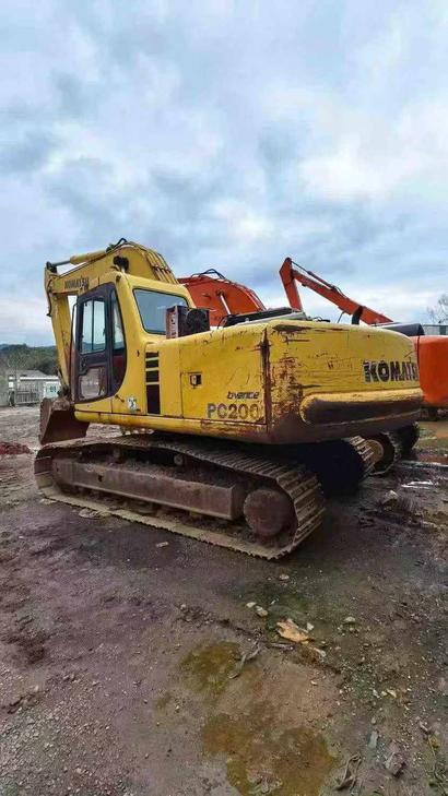 Buy Komatsu PC200-6 Used Excavator / 1