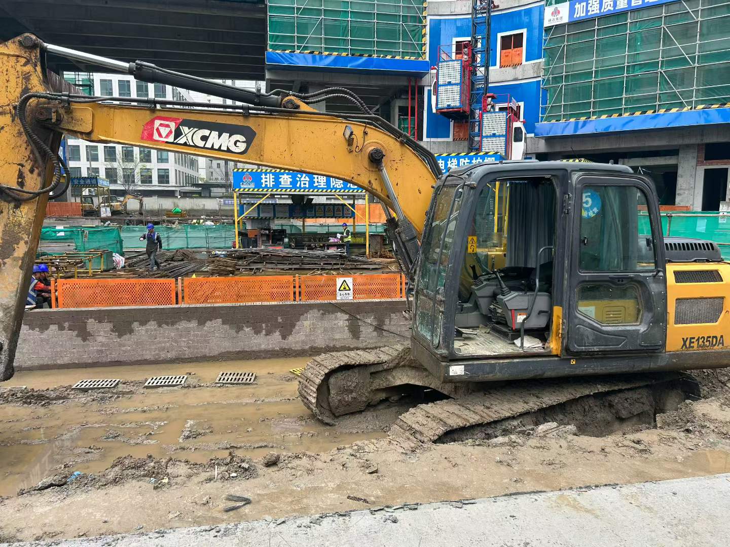 Buy XCMG XE135B Used Excavator / 5