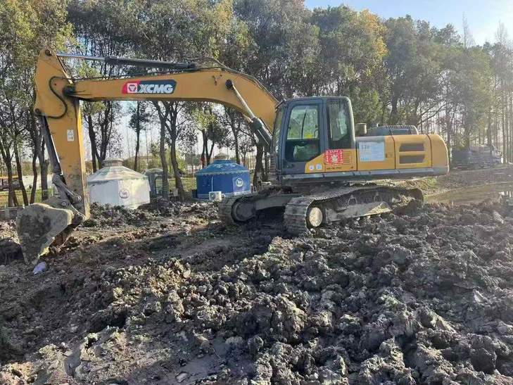 Buy XCMG XE245D Used Excavator / 1