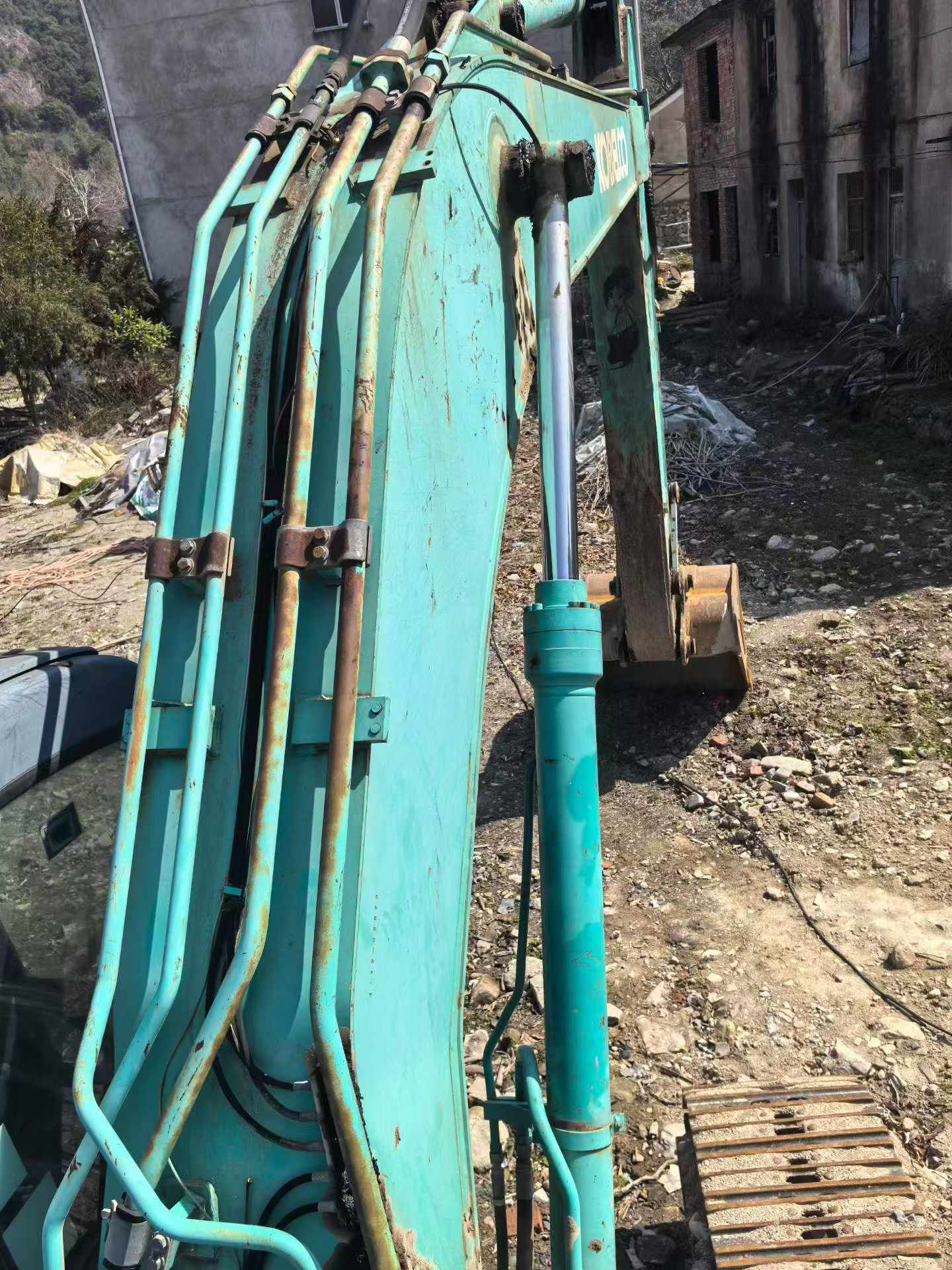 Buy Kobelco SK200 Used Excavator / 6