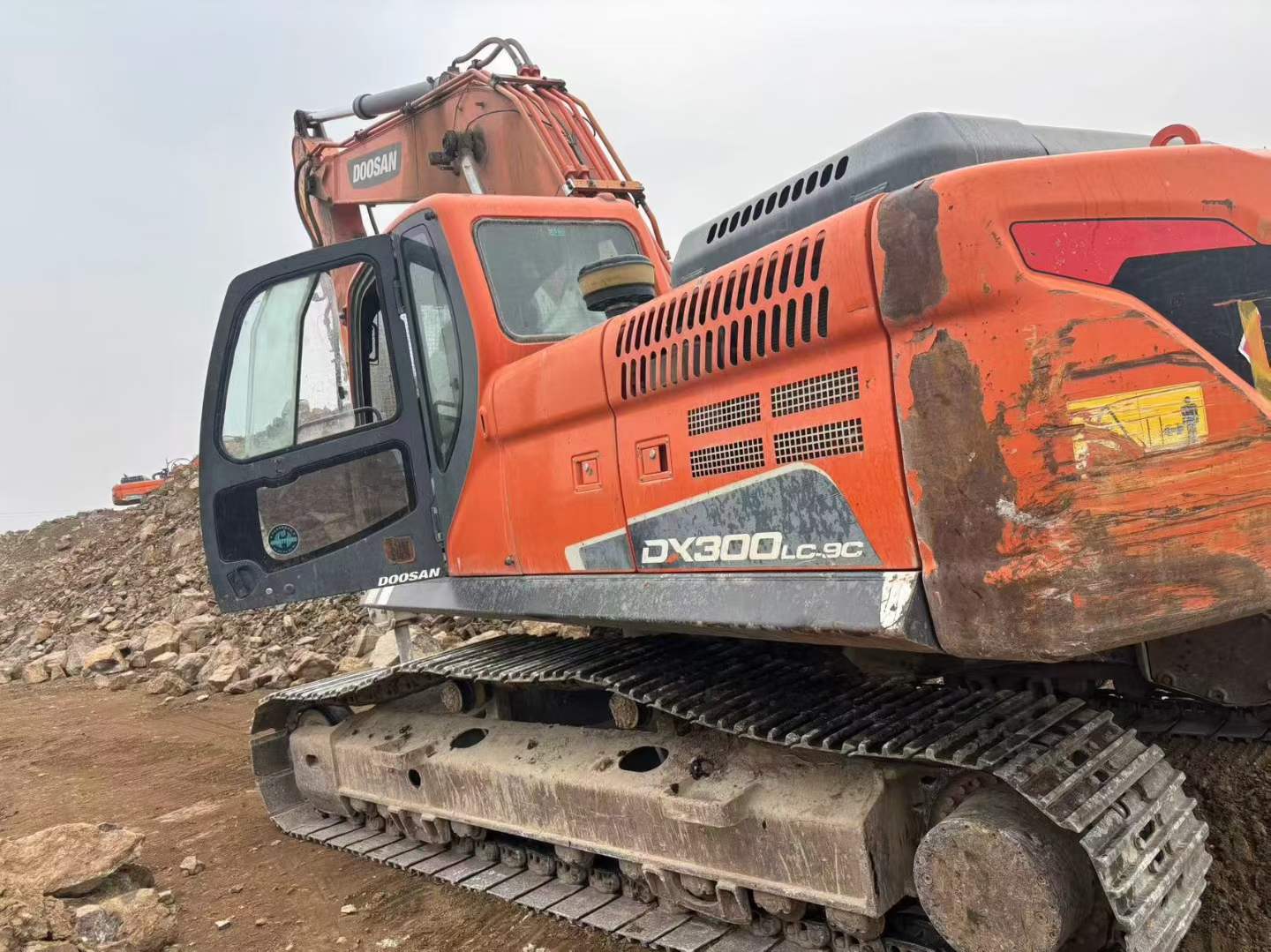 Buy Doosan DX260LC Used Excavator / 2