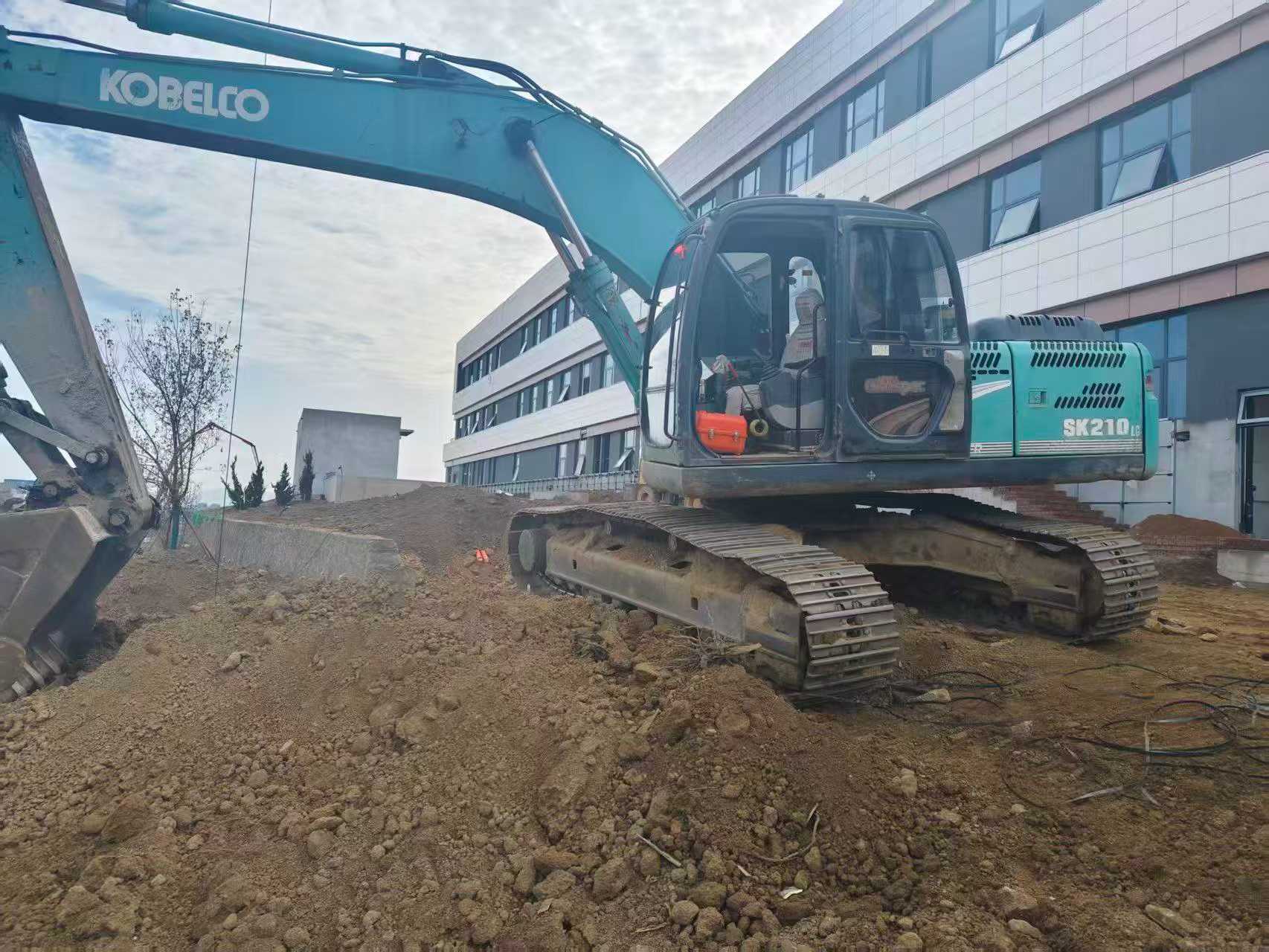 Buy Kobelco SK210 Used Excavator / 4