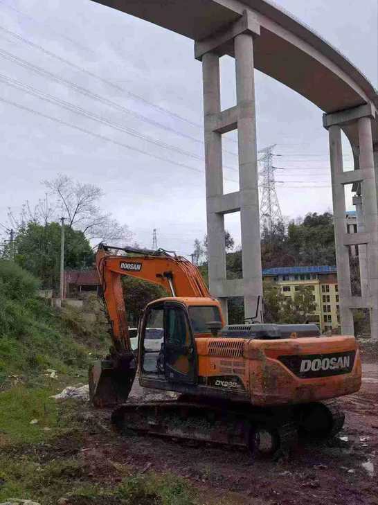 Buy Doosan DH215-9 Used Excavator / 1