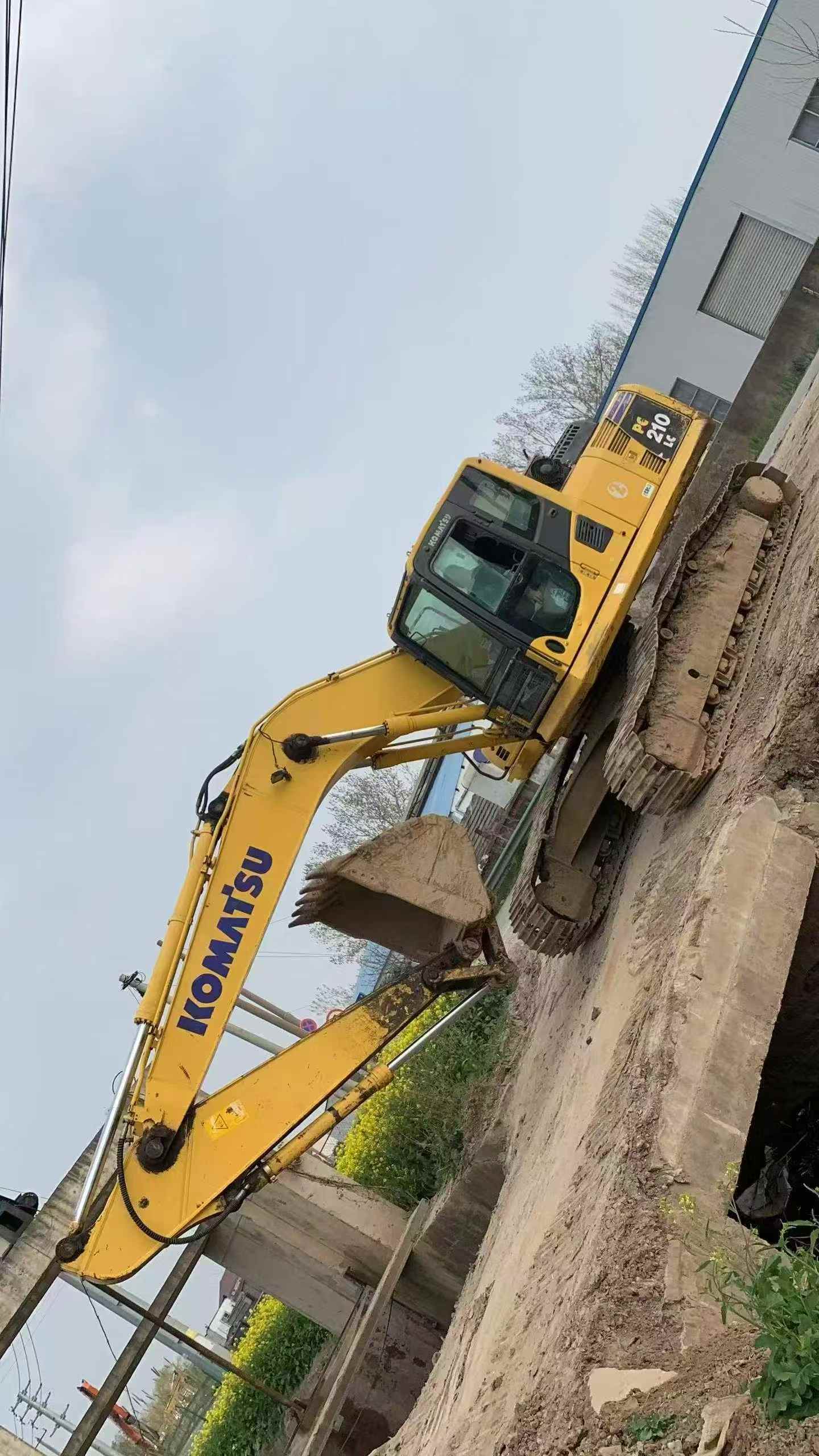 Buy Komatsu PC210LC-8 Used Excavator / 2