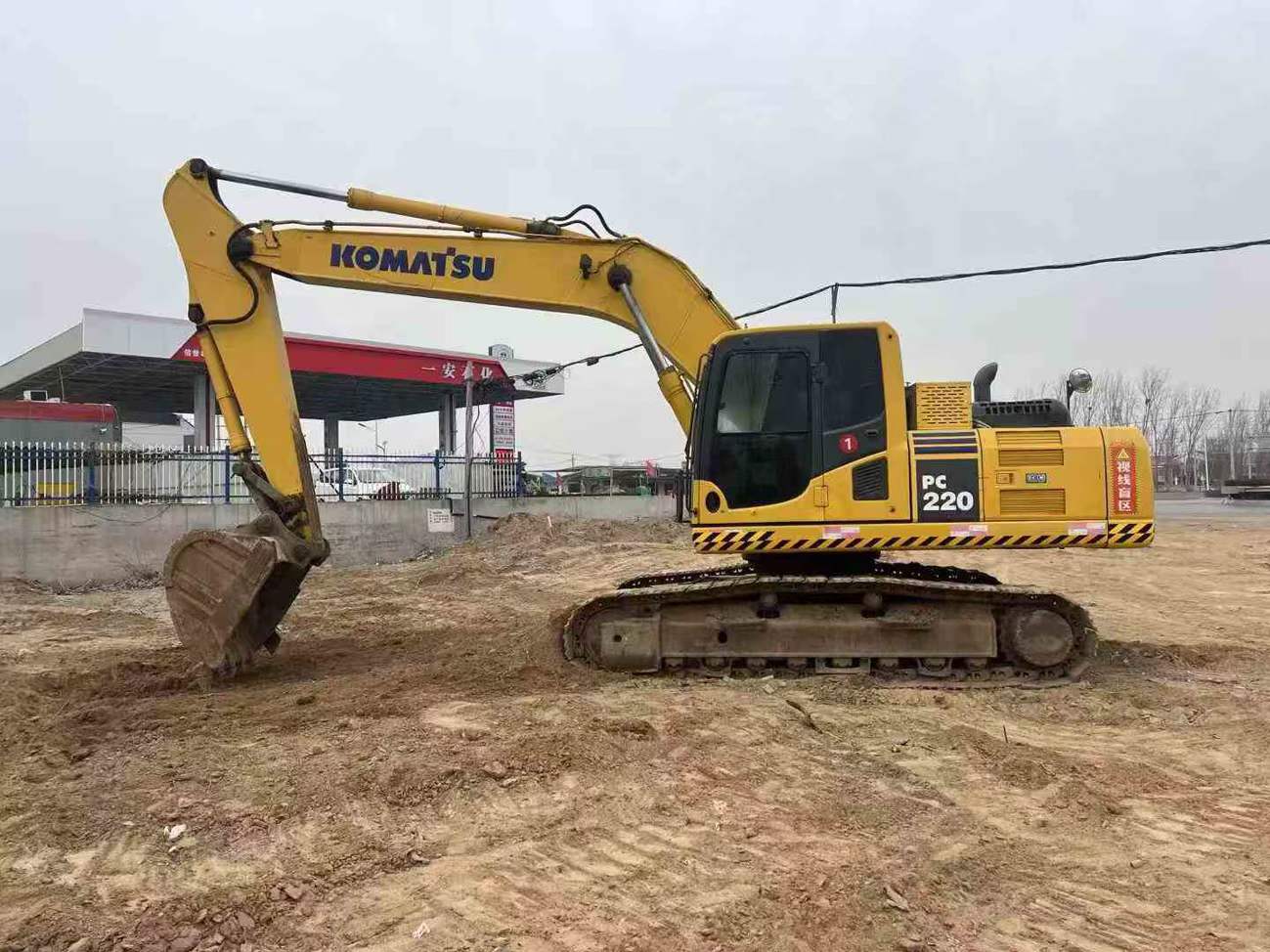 Buy Komatsu PC220-8 Used Excavator / 2