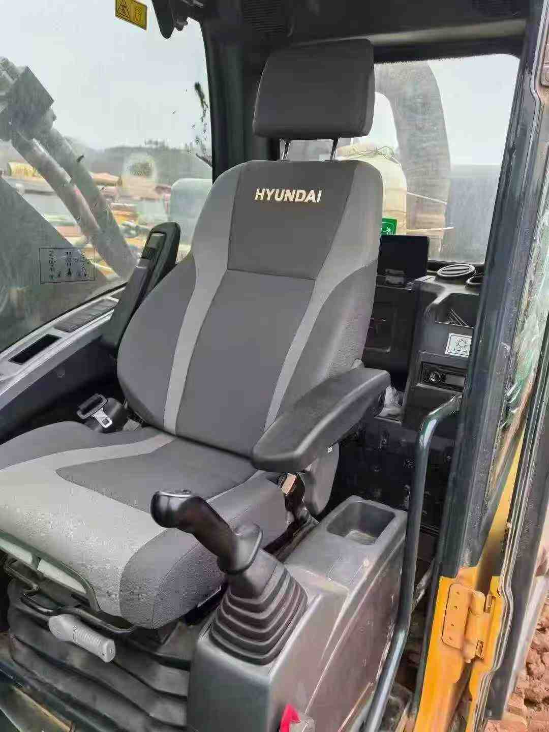 Buy Hyundai R600BKVS Used Excavator / 5