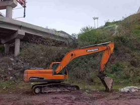 Buy Doosan DH215-9 Used Excavator / 4 Buy Doosan DH215-9 Used Excavator / 4