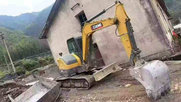 Buy XCMG XE60G Used Excavator / 1