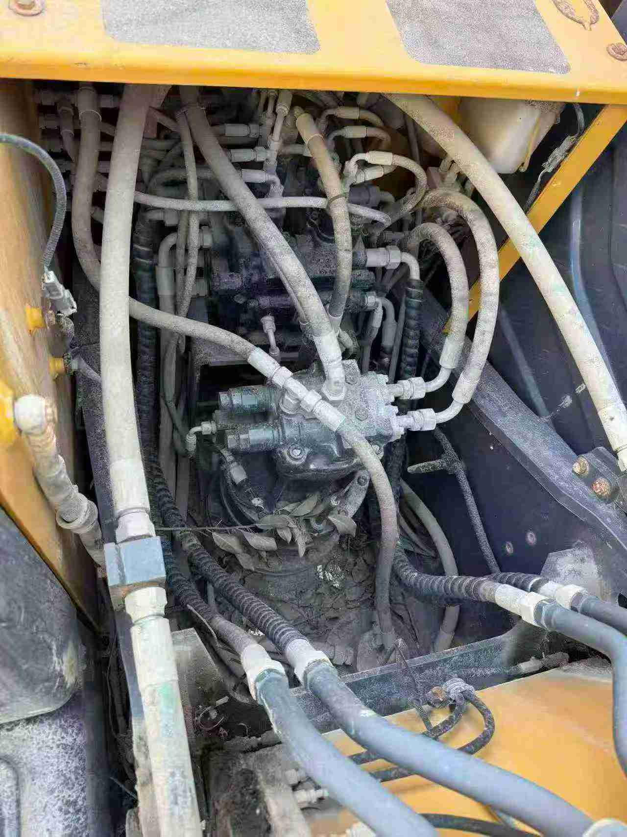 Buy XCMG XE135B Used Excavator / 2