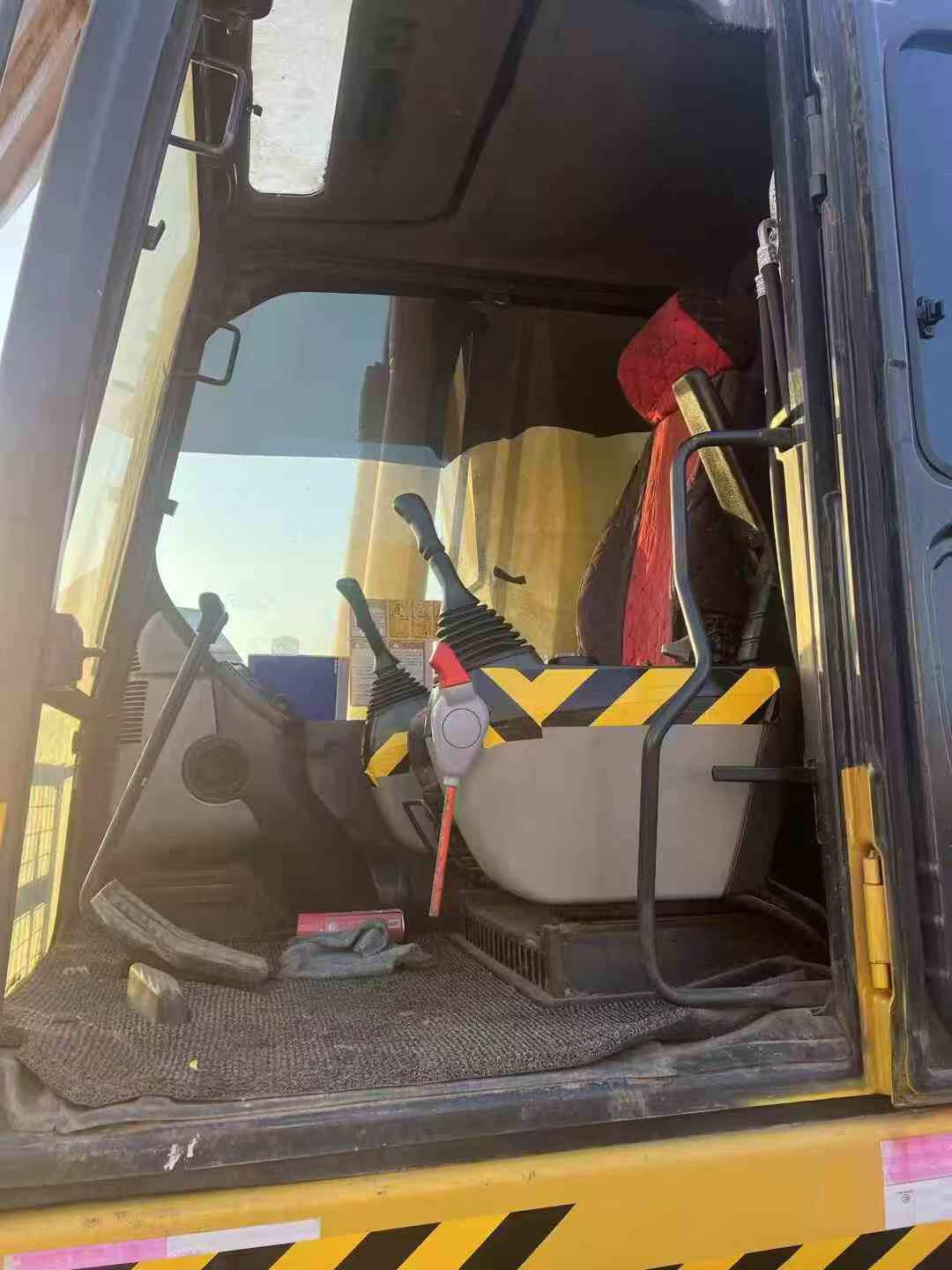 Buy Komatsu PC220-8 Used Excavator / 9