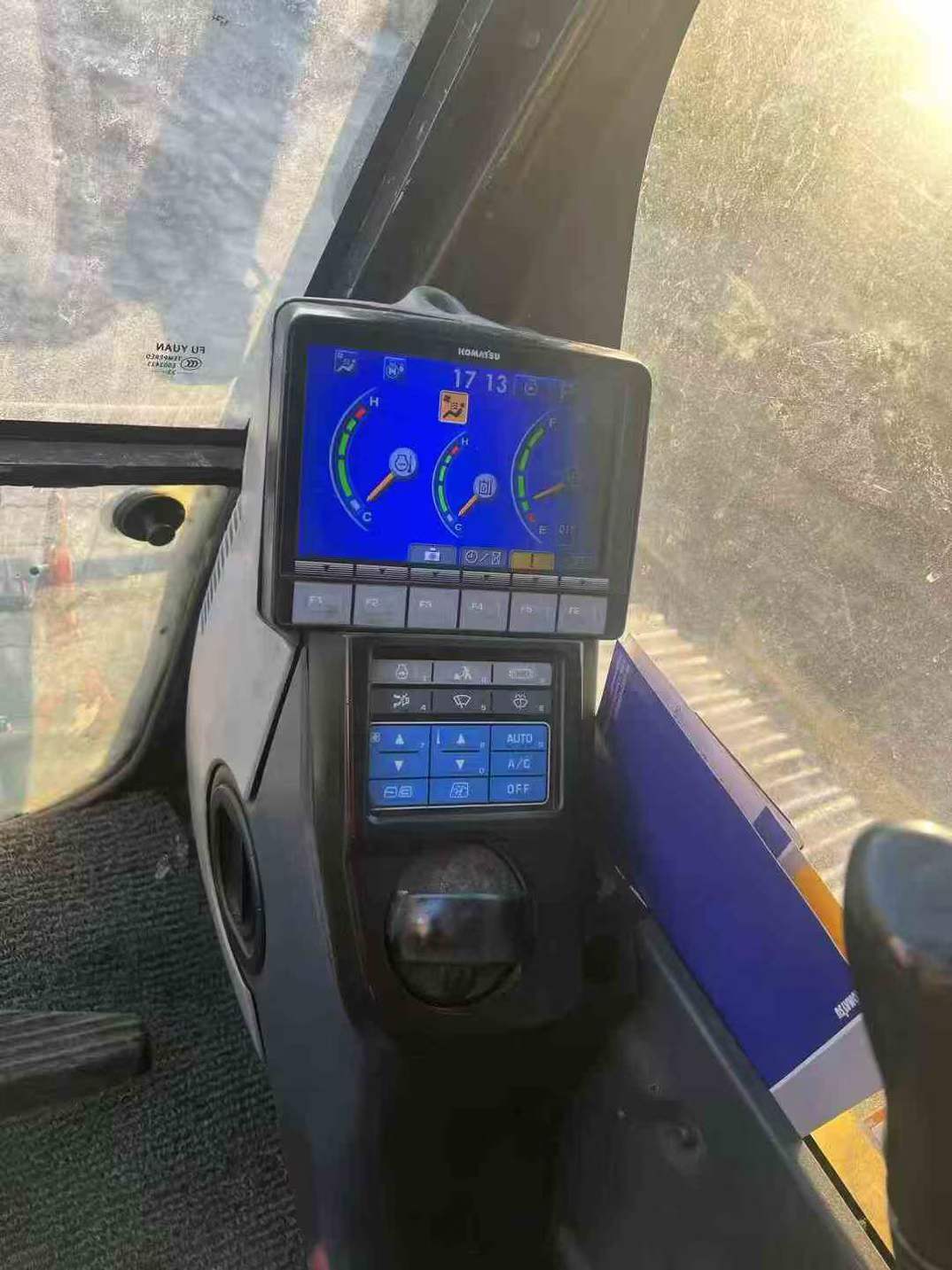 Buy Komatsu PC220-8 Used Excavator / 5