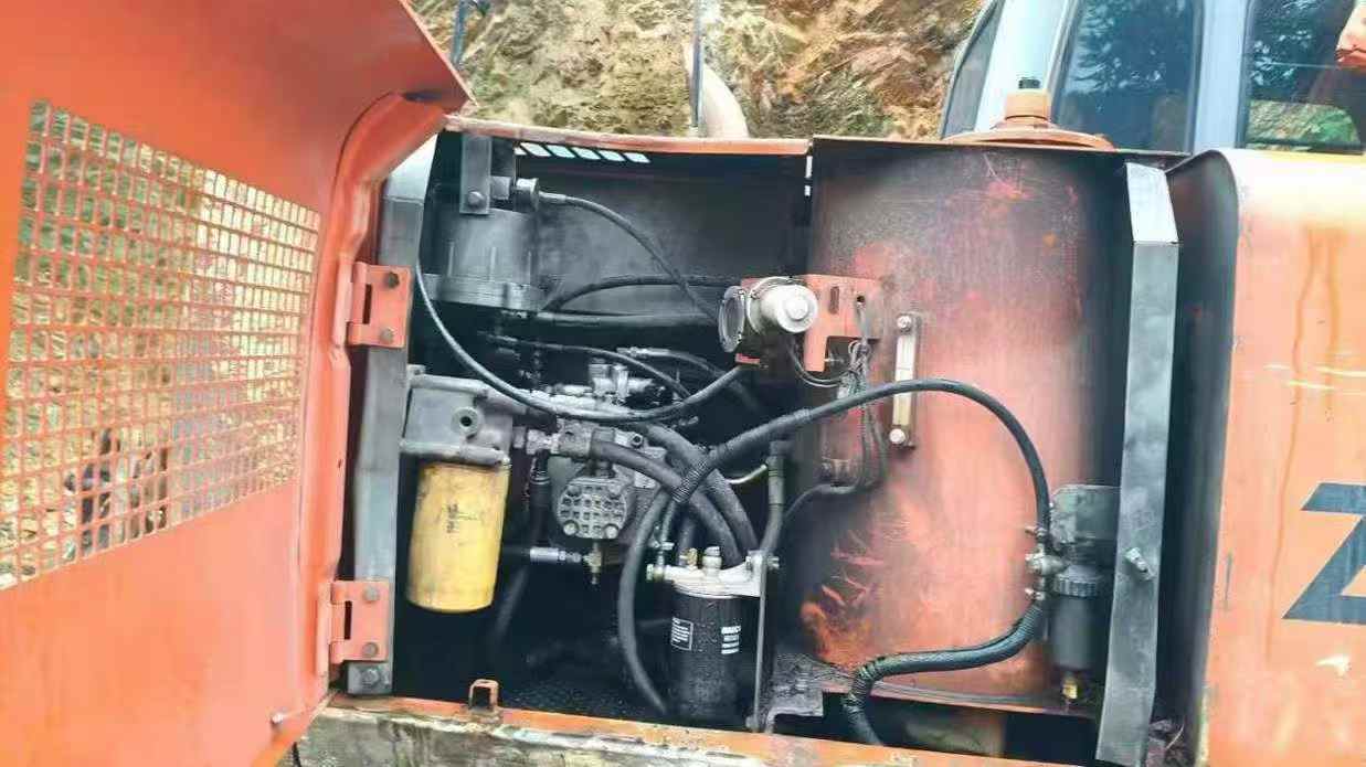 Buy Hitachi EX130H-5 Used Excavator / 9