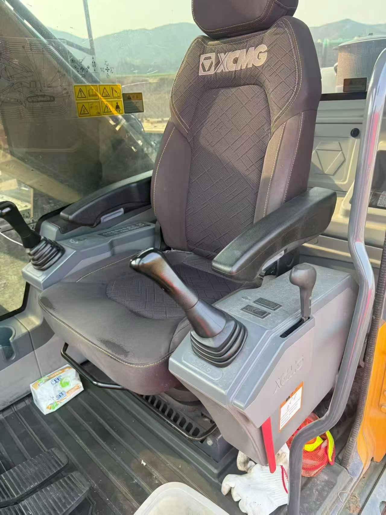 Buy XCMG XE245D Used Excavator / 4