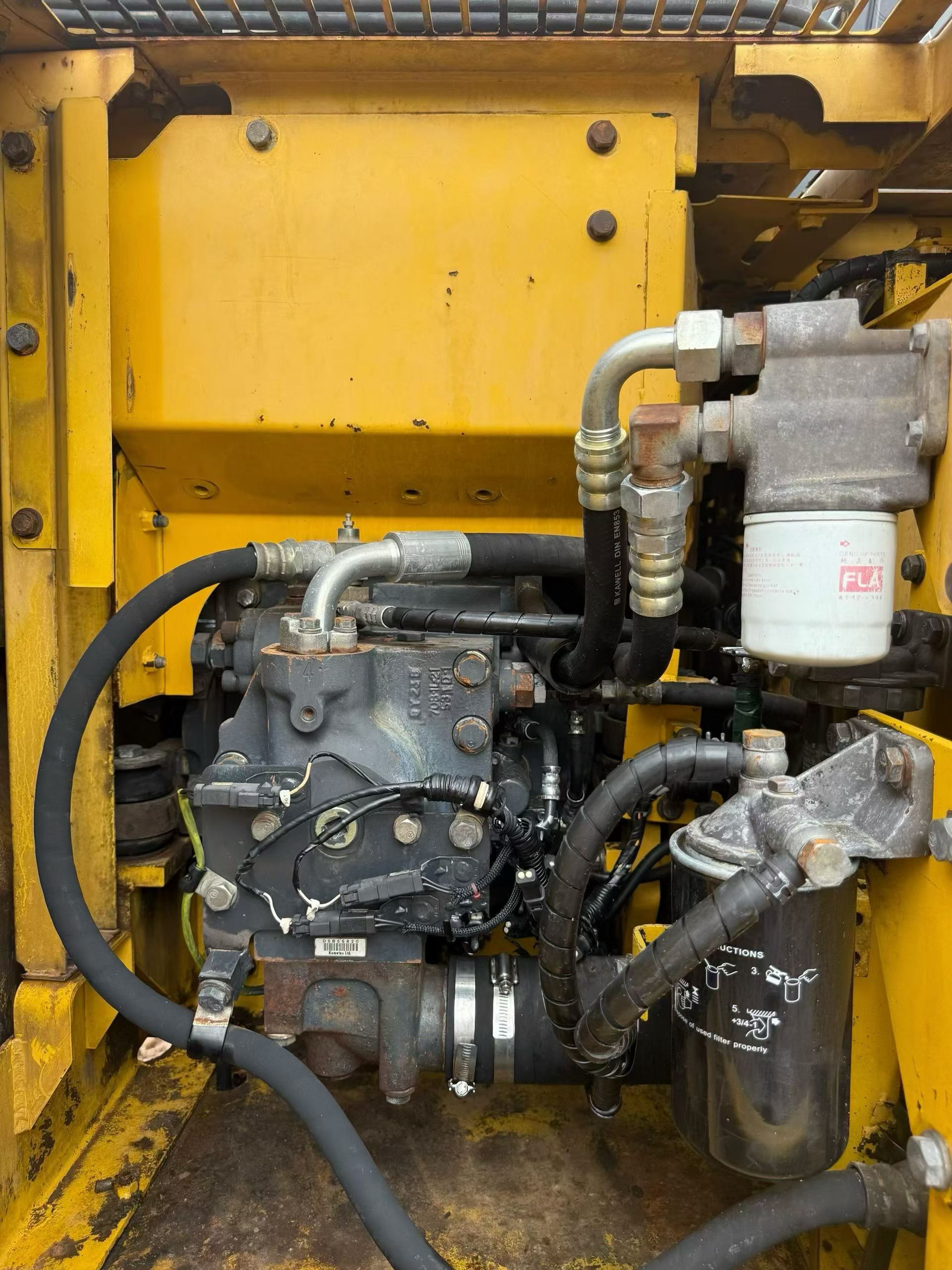 Buy Komatsu PC130-7 Used Excavator / 8