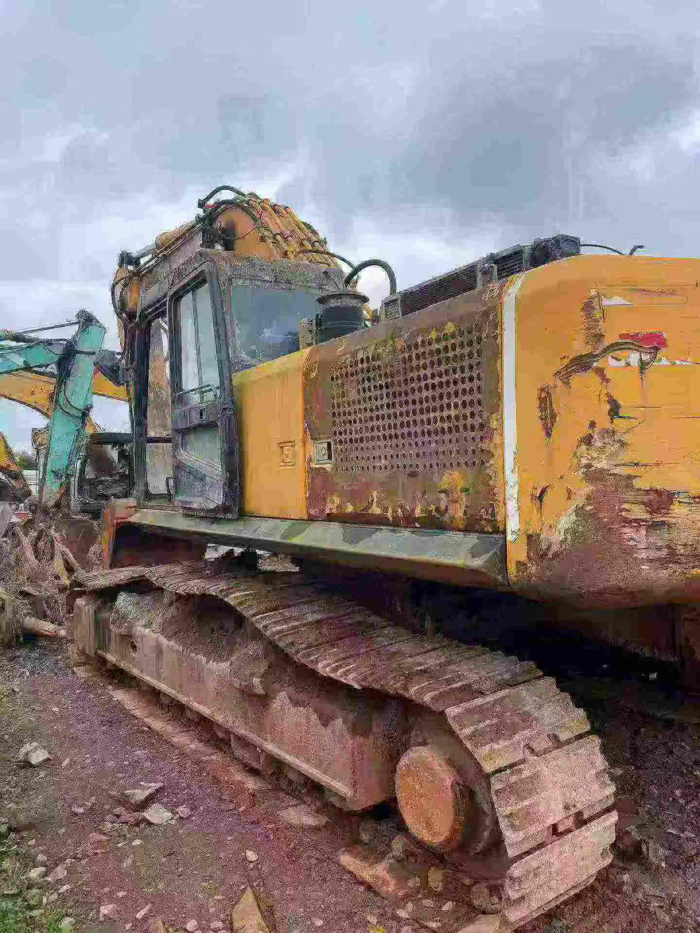 Buy Hyundai R375LVS Used Excavator / 3