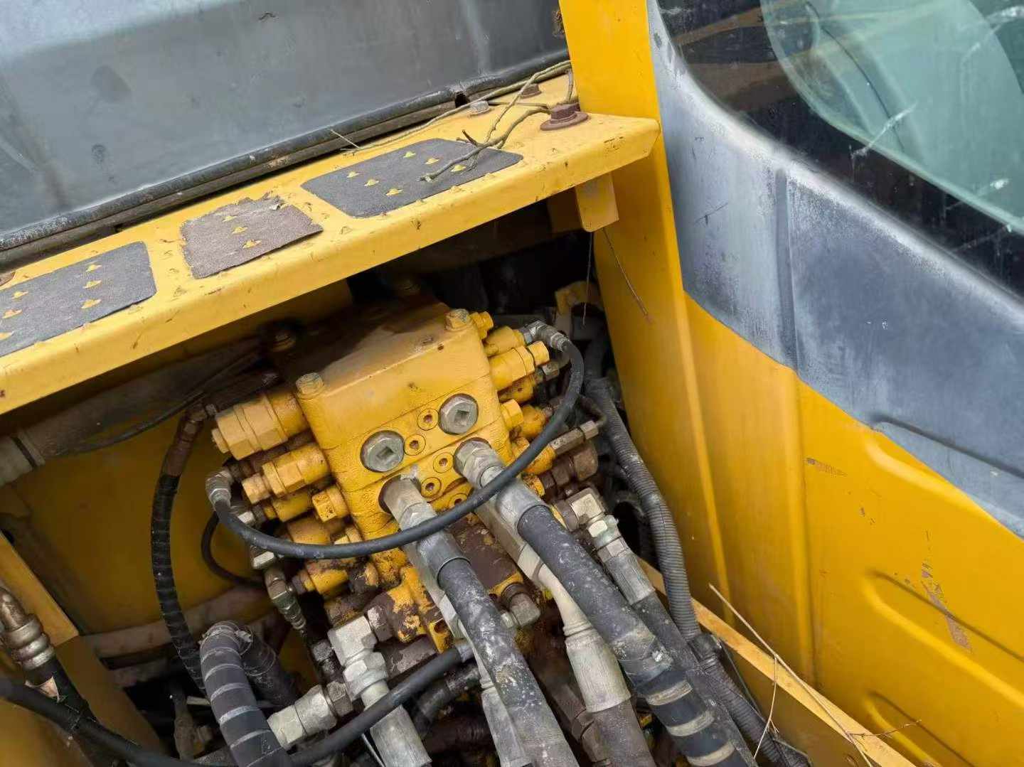 Buy Komatsu PC130-8 Used Excavator / 3