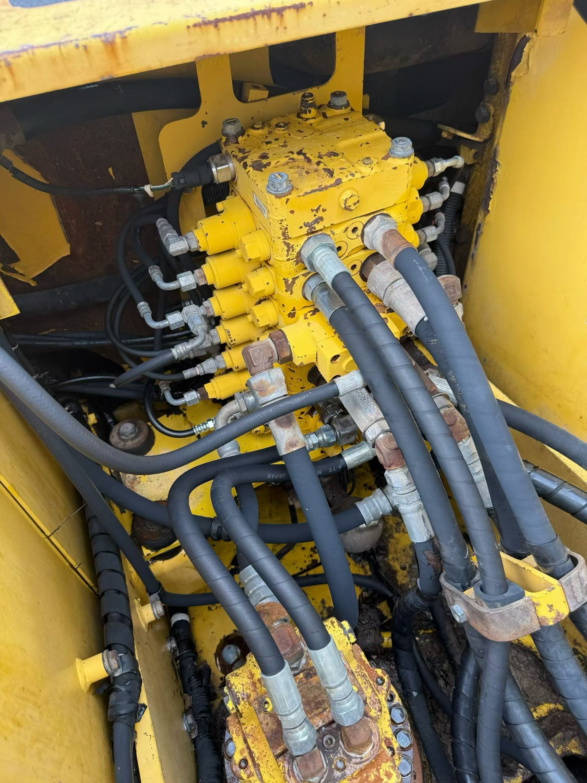 Buy Komatsu PC130-7 Used Excavator / 3