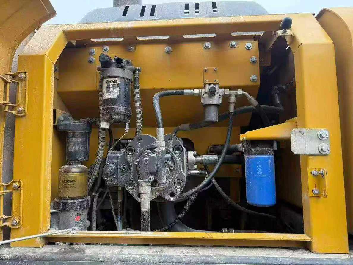 Buy XCMG XE270DK Used Excavator / 7